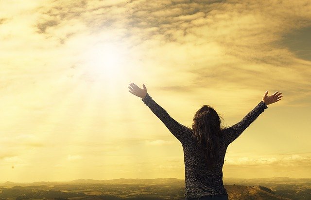 Frau mit Sonne